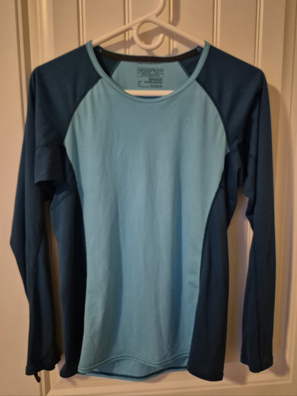 Patagonia Womens  Lightweight Capilene baselayer shirt